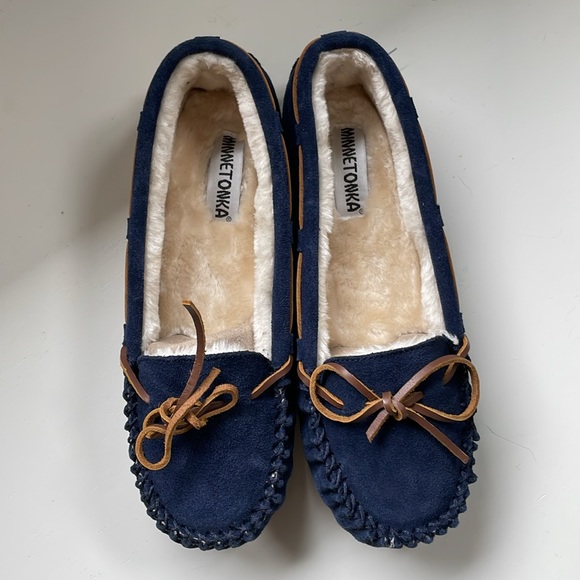 New in the box Minnetonka Cally Slippers - Picture 3 of 3
